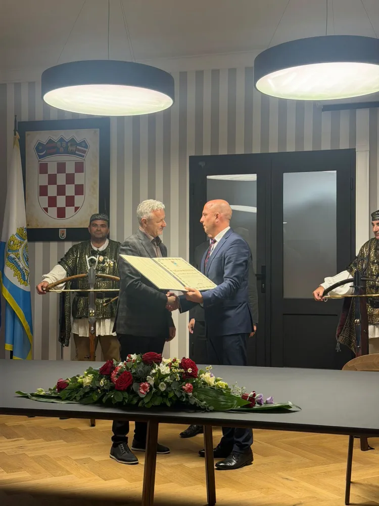 Thompson proglašen počasnim građaninom Raba: Dodijeljeno mu priznanje za 2026. godinu